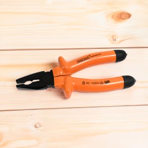 PINZA UNIVERSAL 8″ C/AISLA P/ELECTRICISTA MK-0762