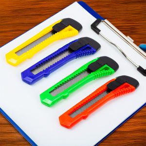 TRINCHETA GRANDE DE PLASTICO LH-965