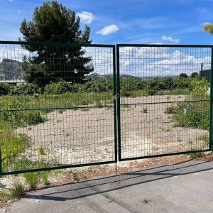 Puerta vehicular 2 hojas para malla simple torsión lacada verde 1,75 metros alto x 3,00 metros ancho