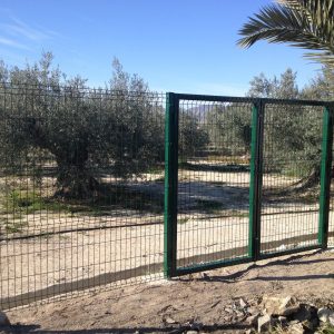 Puerta abatible 1 hoja hércules verde 1,25 metros alto x 2,50 metros ancho