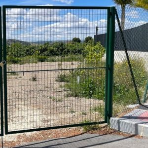 Puerta 1 hoja para malla simple torsión lacada en verde 1,25 metros alto x 1,50 metros ancho